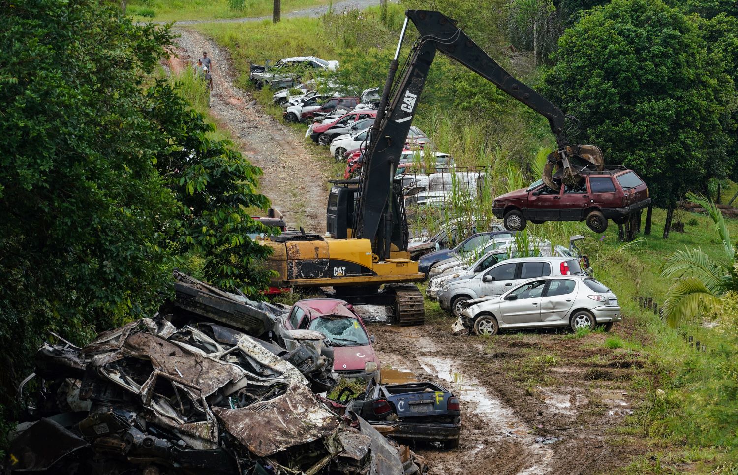 Cerca De Ve Culos S O Destru Dos Na Opera O Limpa P Tios Do Detran