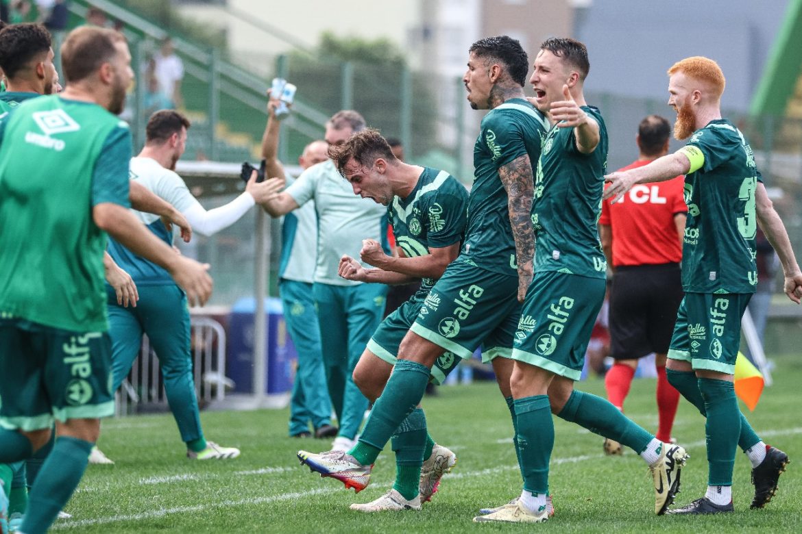 Avaí perde para a Chapecoense e complica de vez luta pelo acesso