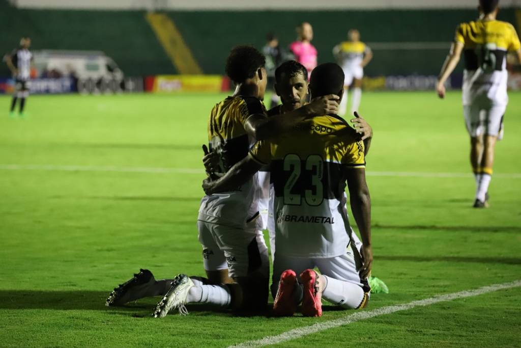 Figueira decepciona novamente na derrota em casa para o Criciúma